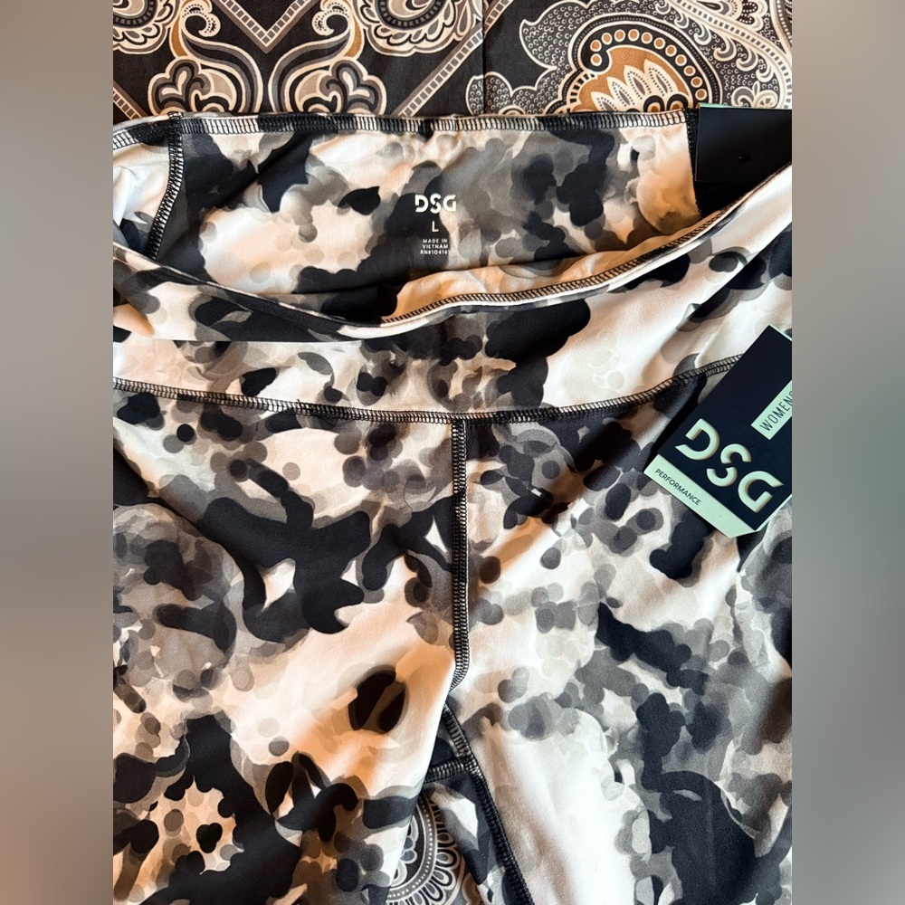 DSG Performance High Rise Capri Workout Leggings Large - Picture 2 of 6